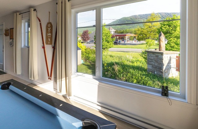 L'Edenski+ Condo Mont-Sainte-Anne - View of the mountain