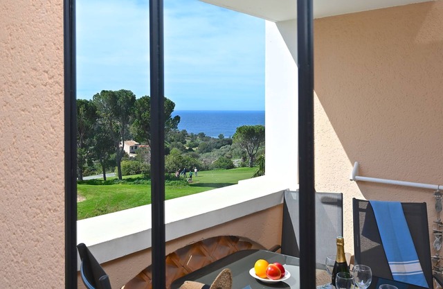 L'Esquinade (F3 113) by Interhome