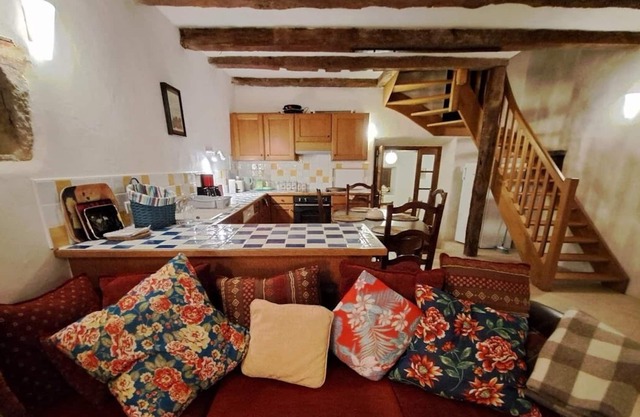 L'Hydrangea - beautiful large stone and wood house in the countryside