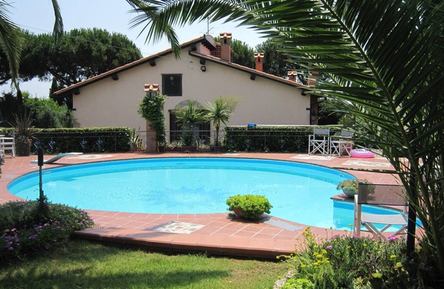 L'ULIVETA DEL LUSCHI VILLA, PISCINA E CAMPO DA TENNIS, WI-FI, PET FRIENDLY
