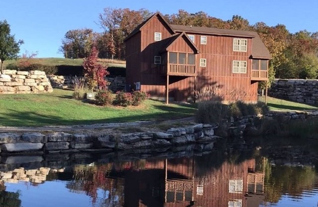 L119-C, 4 Br Lakefront Cabin, Pets, Fishing, Pool, Plygnd, Fun, Nr Silver Dollar