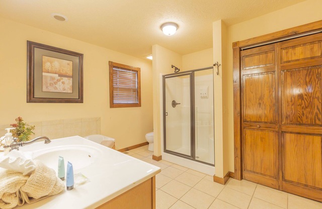 L130 3-Bedroom with Loft Lakeview Cabin