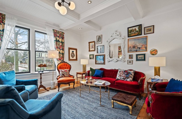 La Bella Rosa, Queen Street is your backyard!