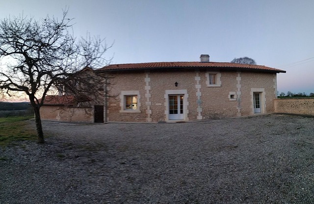 "La Belle Etoile" is a charming typical french cottage in a peacefull setting