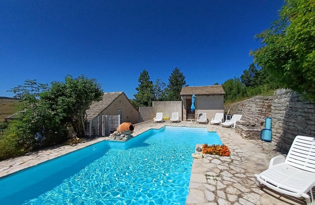 La Bergerie, Gîte de France 4 épis, private heated pool.