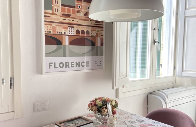 La Casina di Mezzo Florence historic center exposed beams Air conditioning
