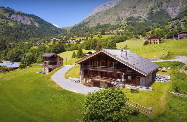La Ferme de la Caillère-Renovated farmhouse for 10 and sauna - OVO Network