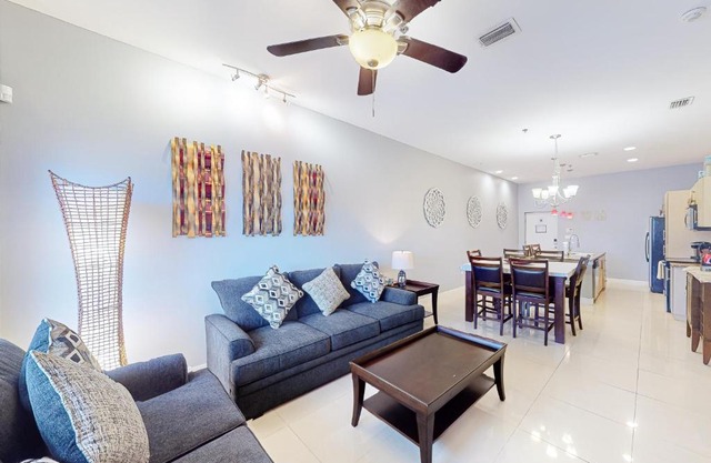 La Isla Condominiums #C105
