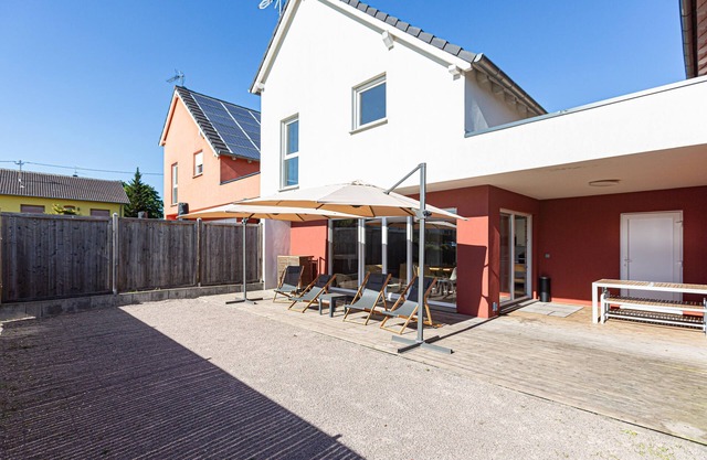 La maison solaire 5-15 pers Shower Garden view