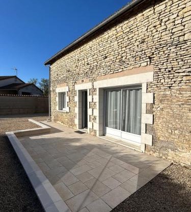 La Maison du Cèdre 8 min du Futuroscope