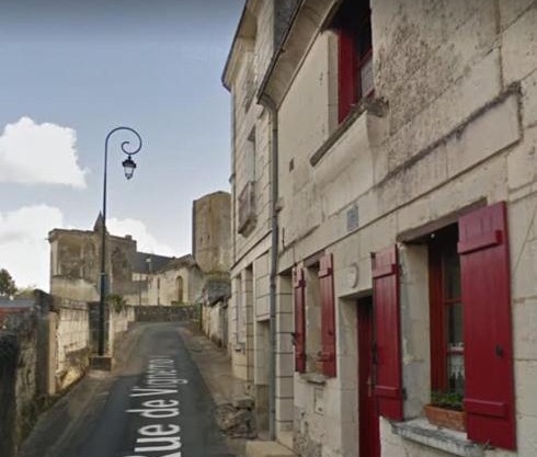 La Maison du Donjon - Gites de 8 personnes, parking privé avec jardin terrasse