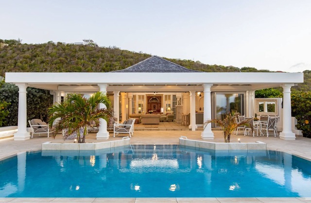 La Perla Classic- 1 BR Beachfront Luxury Villa
