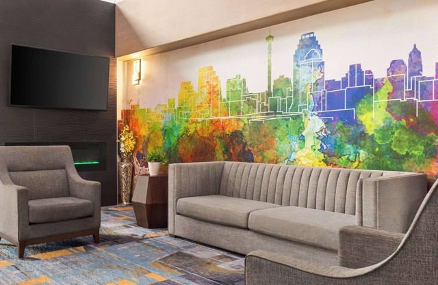 La Quinta Inn & Suites by Wyndham San Antonio N Stone Oak