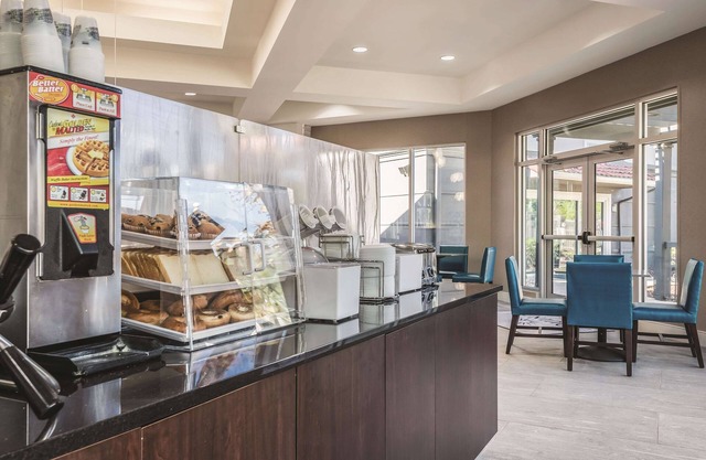 La Quinta Inn & Suites by Wyndham Orlando Lake Mary
