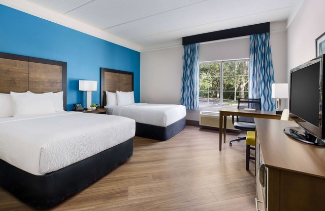 La Quinta Inn & Suites by Wyndham Tampa Brandon Regency Park