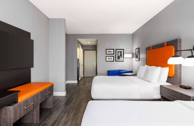 La Quinta Inn & Suites by Wyndham Mt. Laurel - Philadelphia
