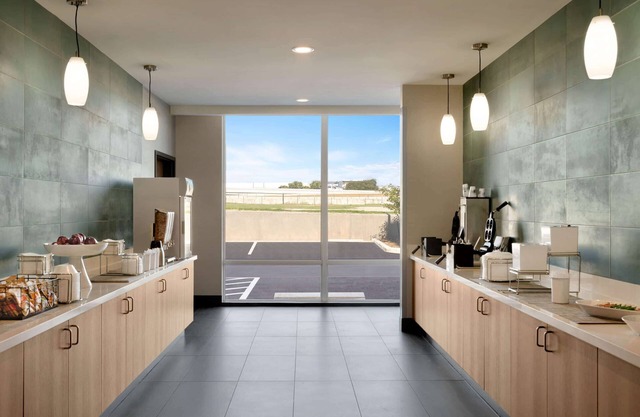 La Quinta Inn & Suites by Wyndham San Antonio Seaworld/LAFB