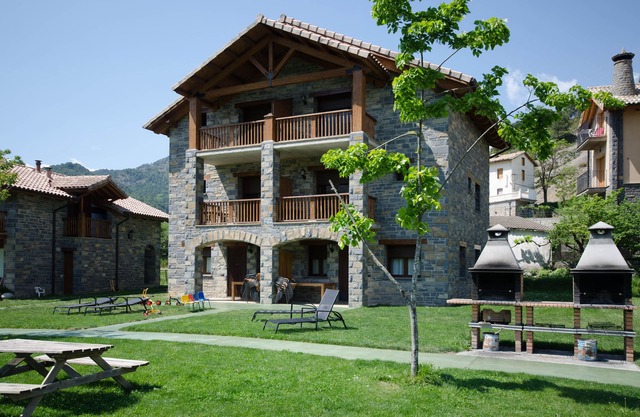 La Ribera Houses. 8 -10 extra places. Ordesa. House 11