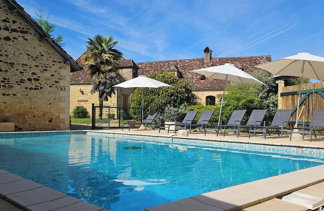 La Robertie, Grande Périgourdine Avec Piscine Privée et Jardin Clos