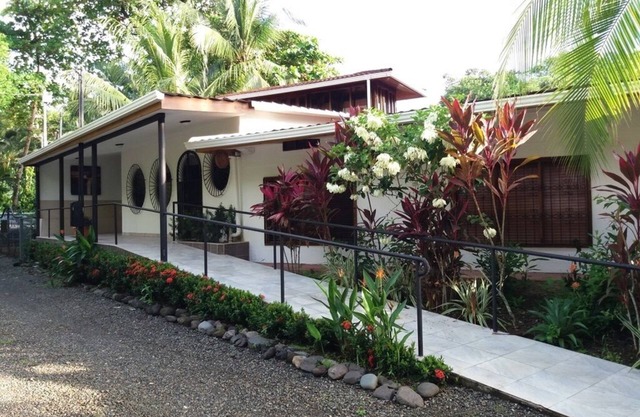 La Stibbe - Comfortable bungalow between beach and jungle