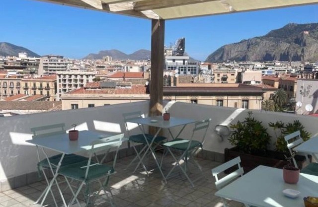 La Terrazza su Palermo : Camera Matrimoniale Deluxe con Vasca