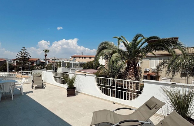 " La Terrazza sul Tramonto " Apartment in villa near the sea-San Leone