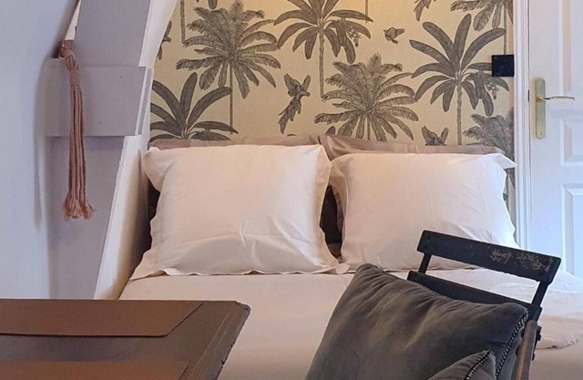 LA VOÛTE, Luxury Studio in the Old Town with Courtyard - Maison 1747