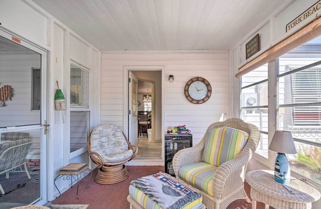Lady Lake House w/Lanai & Community Pool!