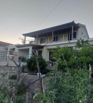 Laertis house