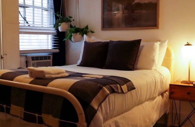 Lafayette Getaway - Private Room in a Shared House