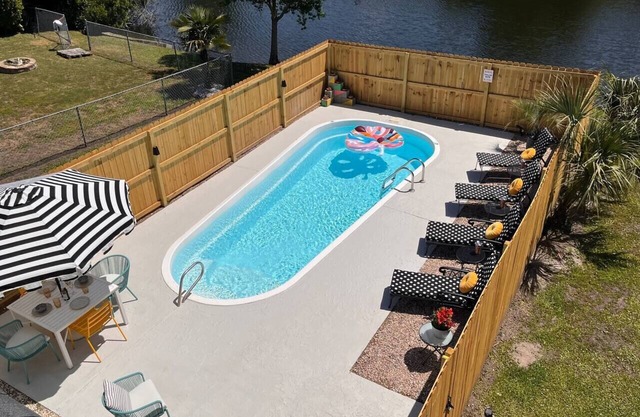 Lagoona Matata (private pool + dock)
