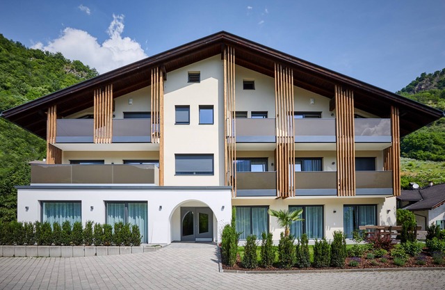 Laitacherhof: New apartment with sauna and pool in Klausen