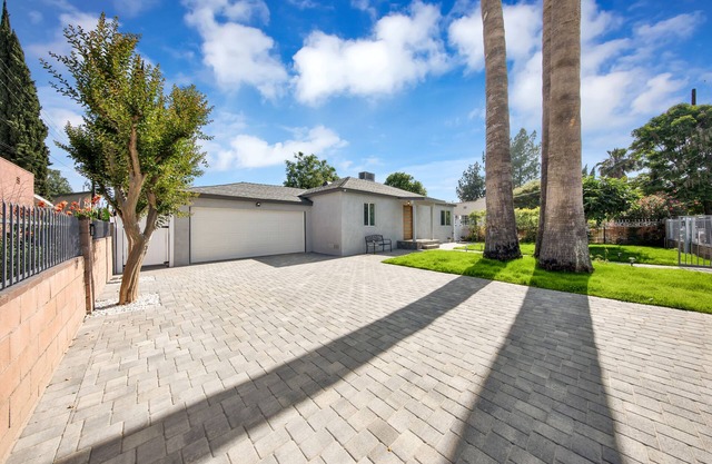 Lake Balboa Gated Pool House Oasis