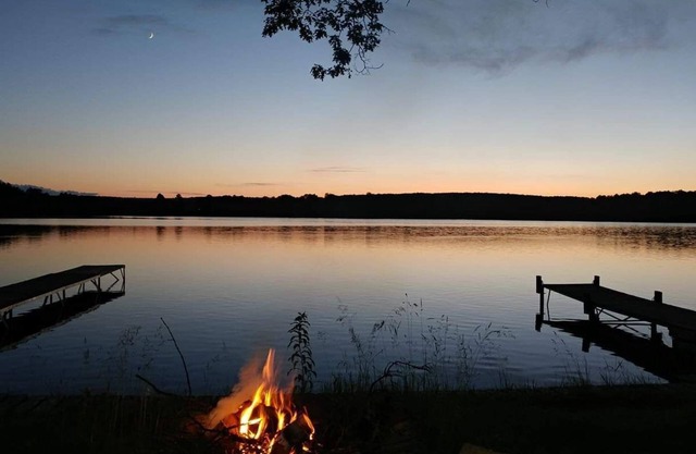 Lake Chicagoan waterfront cottage! Stunning sunsets and shallow sandy waterfront