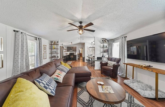 Lake Conroe 3BR Boat Ramp Access BBQ Sleeps 8