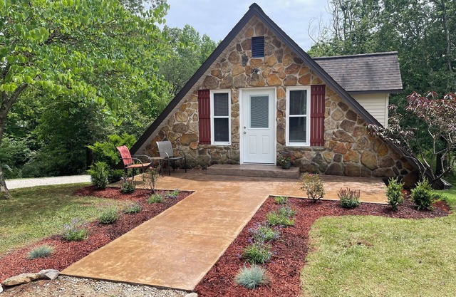 Lake Cumberland vacation home, overlooking private fishing pond