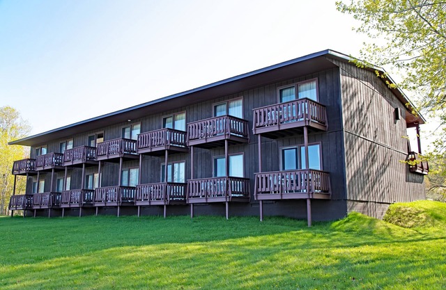 Lake Fanny Hooe Resort - 2 bed with Balcony by RedAwning