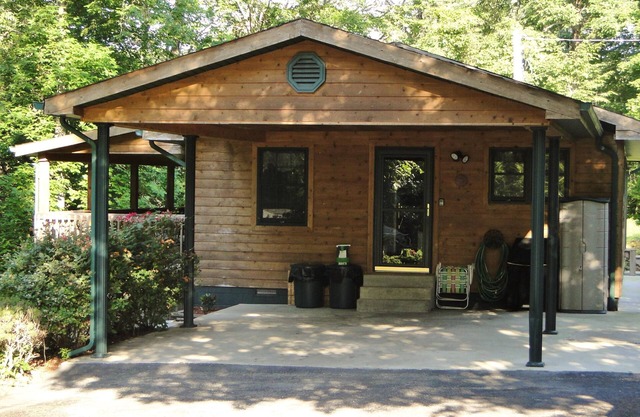 Lake Front 2-Bedroom Home W/Privacy! Beautiful Views & Numerous Amenities.