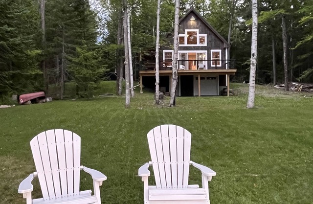 Lake front cabin Direct access to Snowmobile Trails. Hiking & Local shops!