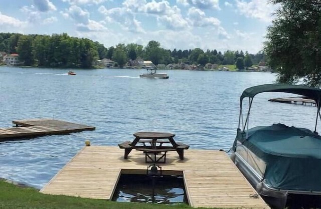 Lake Front Charming 3-bedroom cottage on Lime Lake near Ellicottville