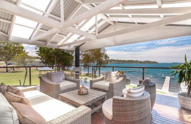 Lake Front Home 4 Bedrooms Pool Jetty