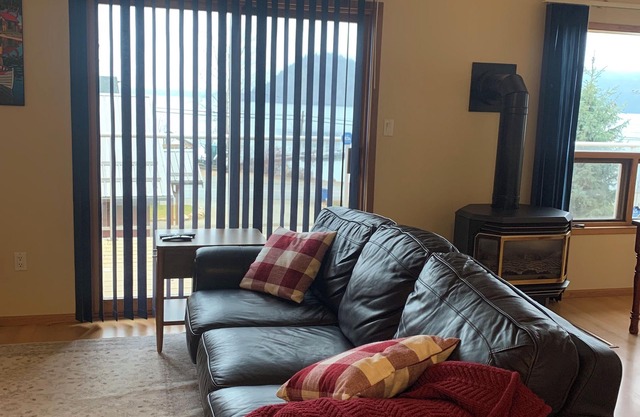 Lake Front Home & Cottage, Family Friendly, Private Beach, Dock and Buoy