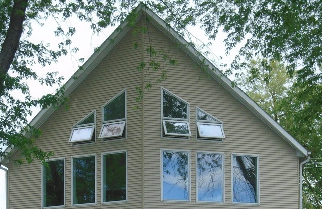 LAKE FRONT HOME - Great Boating, fishing & swimming!