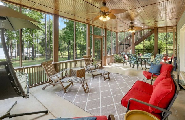 Lake front home, private dock, pet friendly