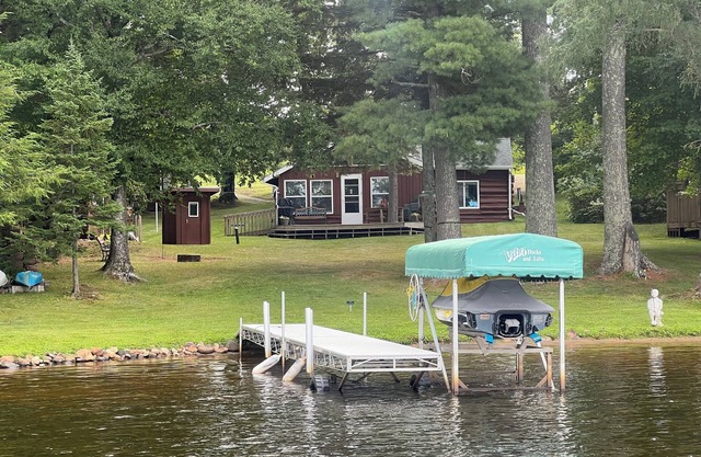 Lake Front Rustic Log Cabin in the heart of Chequamegon National Forest