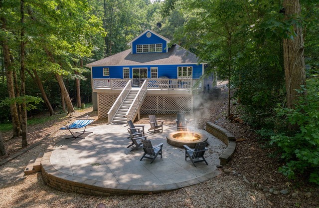 Lake Gaston Lyons creek 3 bedroom plus bunkbed loft 2 bathroom sleeps 10-12