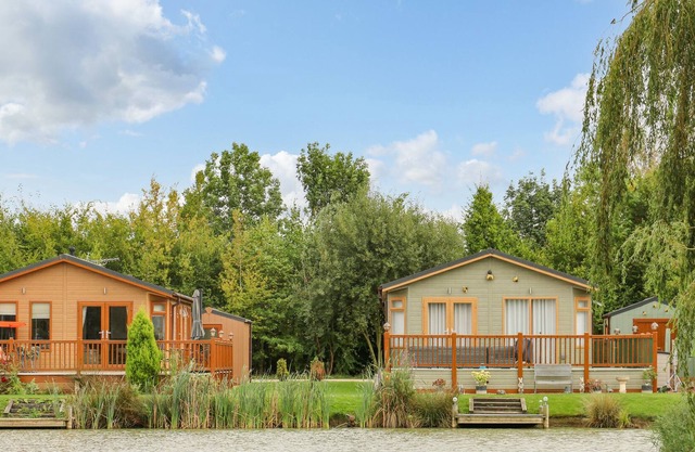 LAKE HAVEN, family friendly, with a garden in Marston, Lincolnshire