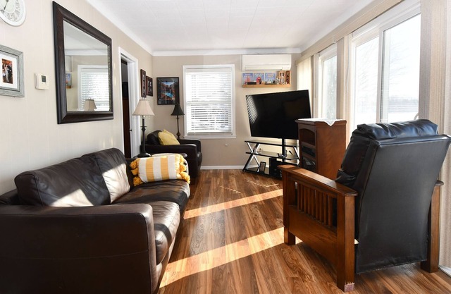 Lake home on Green Lake with Hot Tub. Close to winery, brewery, restaurants etc.
