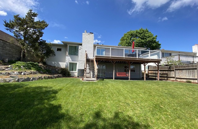 Lake House In Quiet Neighborhood Near Down Town