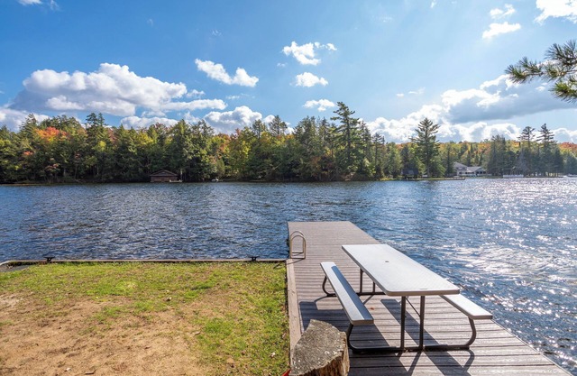 Lake House Waterfront 4 bed 3 bath house w/dock & firepit .5 miles to Old Forge